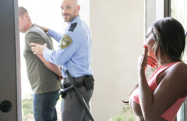 Офицер получил благодарность за проявленную храбрость.