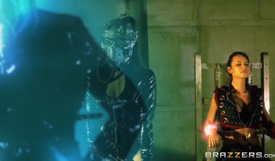 Очко смуглой красотки Франчески расширяет огромный член Очко смуглой красотки Франчески расширяет огромный член