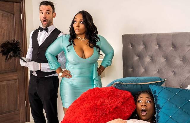 Чёрная дочурка затрахала мамины подушки и белого дворецкого